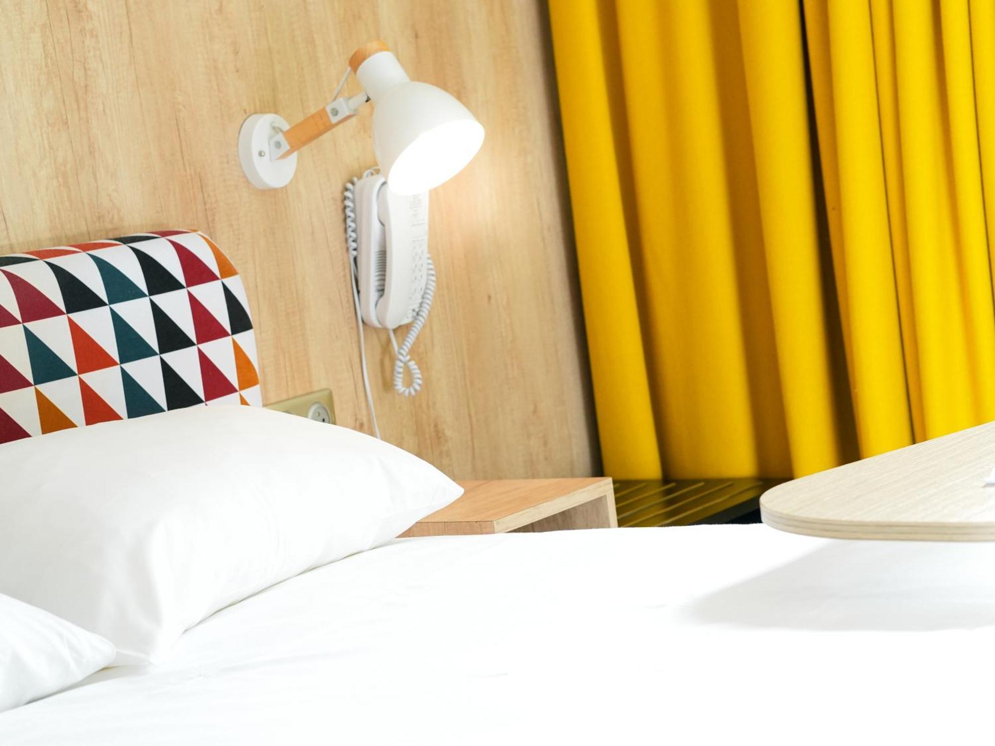 Hotel Ibis Styles Caen Centre Historique Zewnętrze zdjęcie